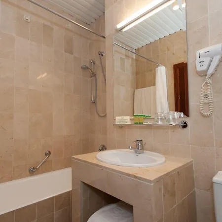 Derby Hotel 3*